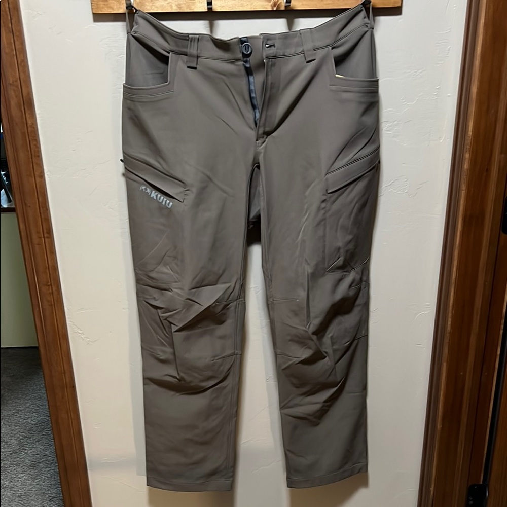 KUIU Brown Cargo Pants Durable Outdoor Design